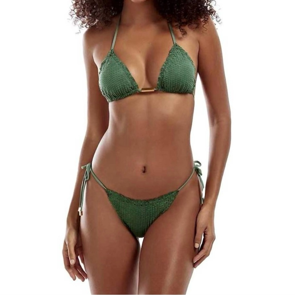 Vix scales bikini bottom.